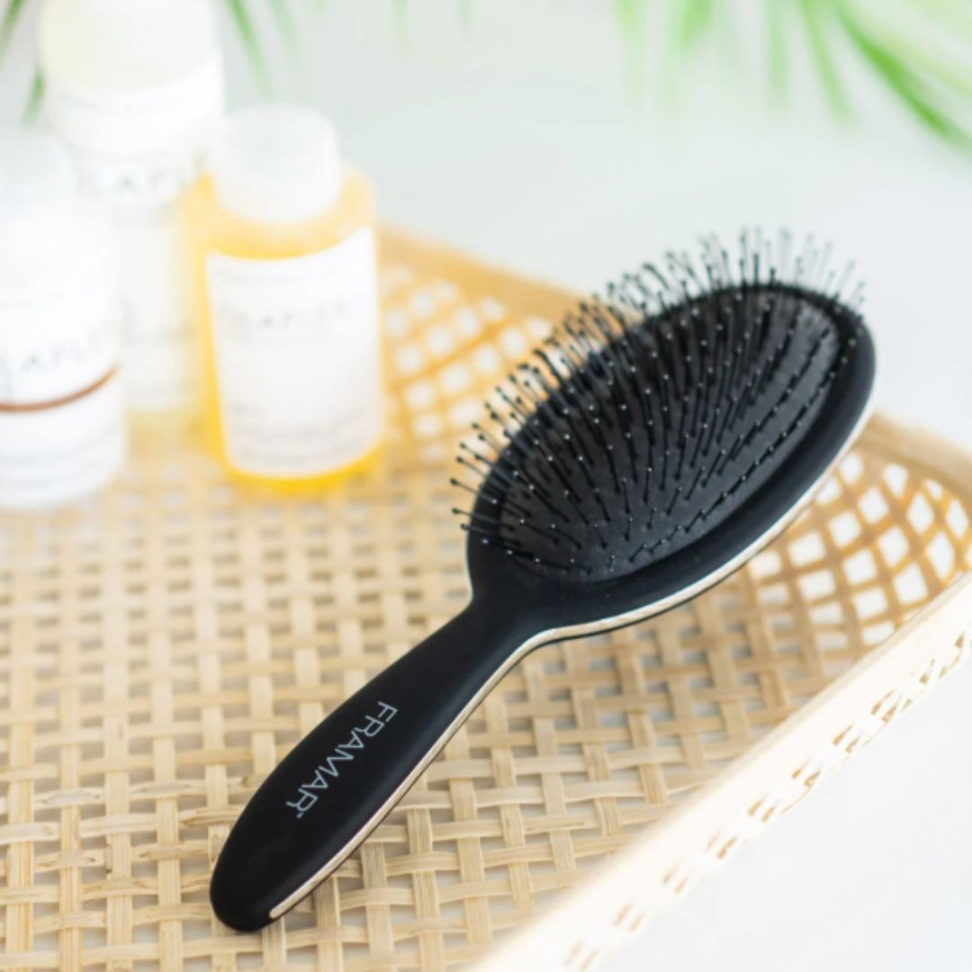 Black to the Future Detangle Brush